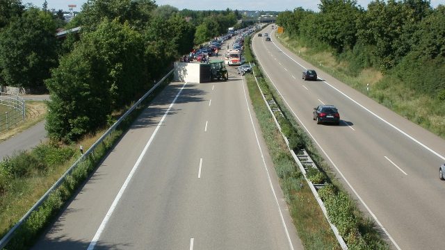 Wakacje 2025 na śląskich drogach: mniej wypadków i ofiar śmiertelnych niż w zeszłym roku