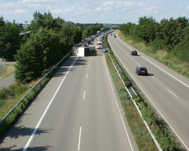 Wakacje 2025 na śląskich drogach: mniej wypadków i ofiar śmiertelnych niż w zeszłym roku