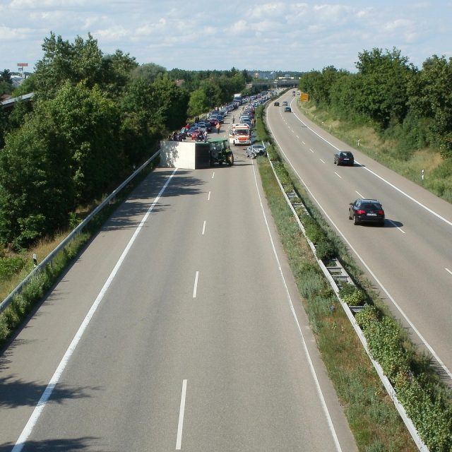 Wakacje 2025 na śląskich drogach: mniej wypadków i ofiar śmiertelnych niż w zeszłym roku