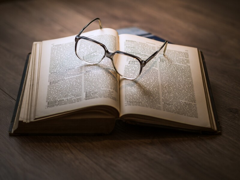 Biblioteka włącza się w akcję „Książka z sercem”! Razem wspomożemy seniorów