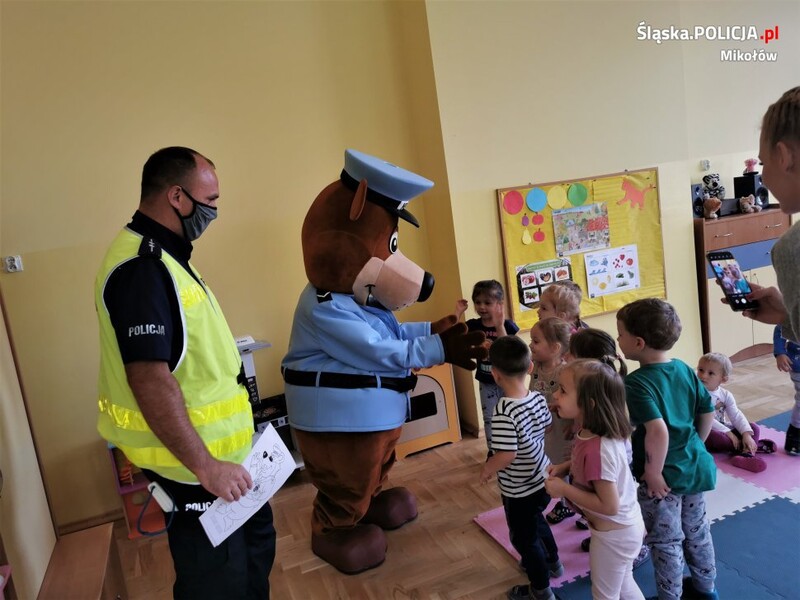 Dzielnicowi edukują najmłodszych
