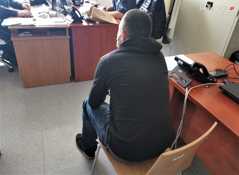 Dzielnicowy po zakończonej służbie zatrzymał złodziei