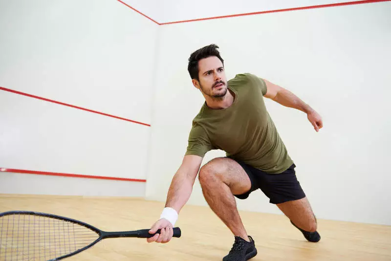 Grasz w squasha? Zadbaj o odpowiednią koszulkę