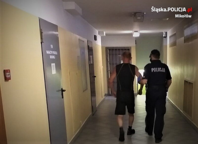 Groził pracownikowi ochrony sklepu. Właśnie usłyszał zarzuty