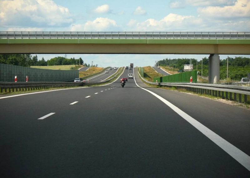 Jedziesz na urlop autostradą A2 lub A4? Pamiętaj o e-TOLL