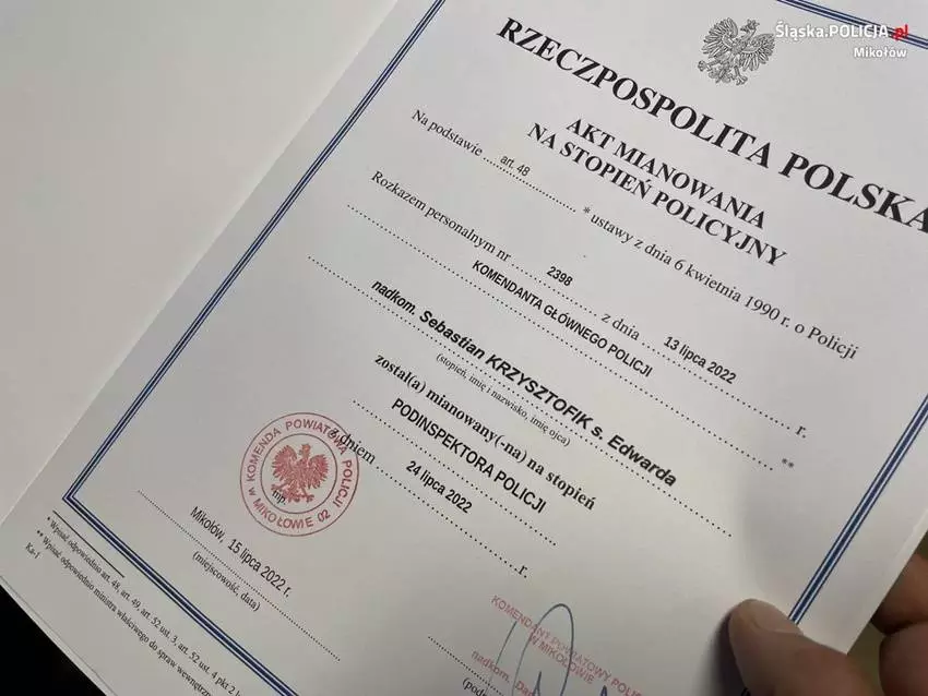 Komendant łaziskiego komisariatu awansowany na stopień podinspektora Policji / fot. KPP Mikołów