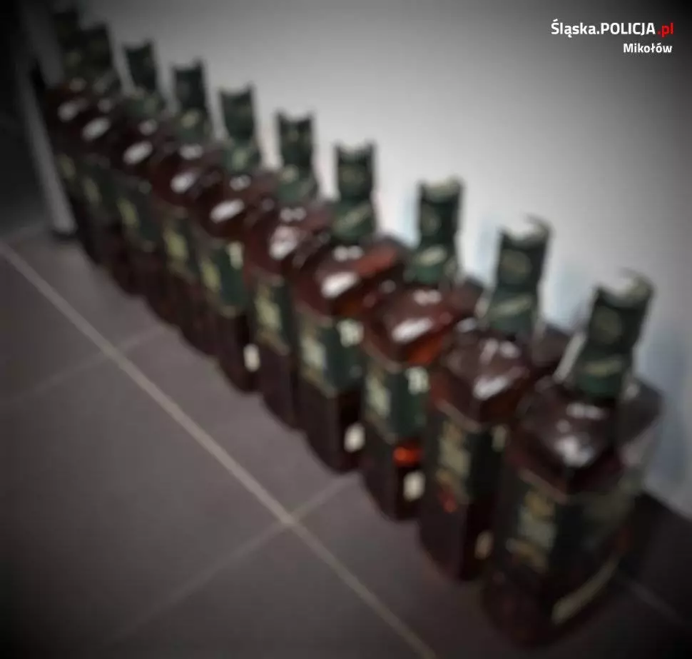 Mieszkaniec Łazisk Górnych i obywatel Ukrainy ukradli 10 butelek whisky