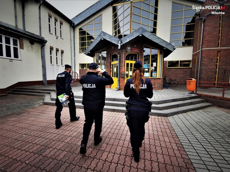 Policjanci w łaziskich podstawówkach uczyli o odpowiedzialność karnej nastolatków