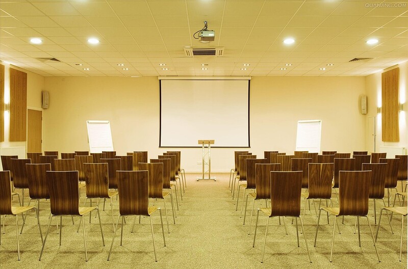 Sala szkoleniowa - kolory i kwiaty