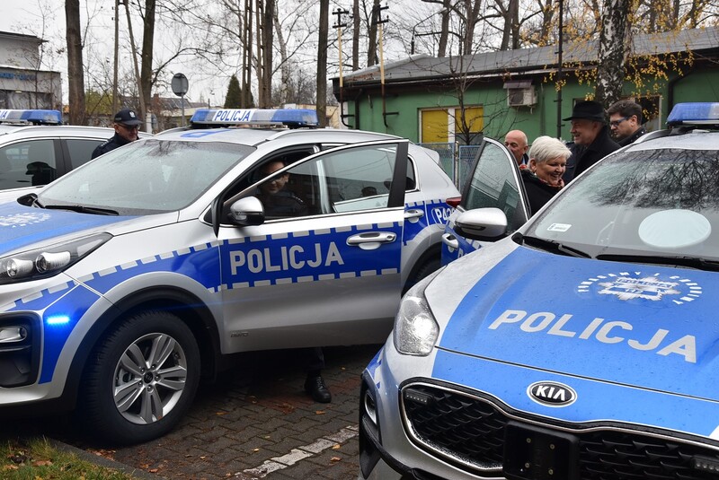 Trzy nowe radiowozy dołączyły do floty Komendy Powiatowej Policji w Mikołowie