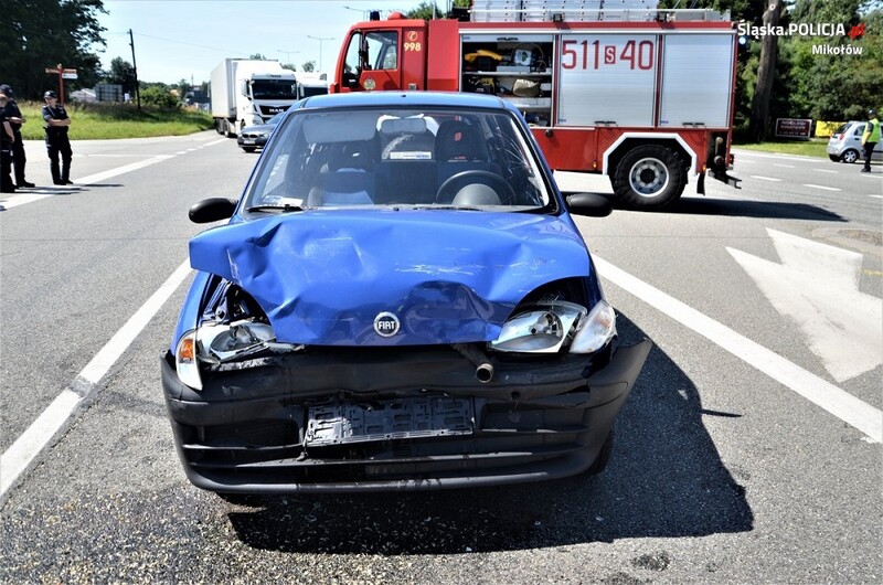 Wypadek na DK81. 71-letnia mieszkanka Łazisk Górnych trafiła do szpitala