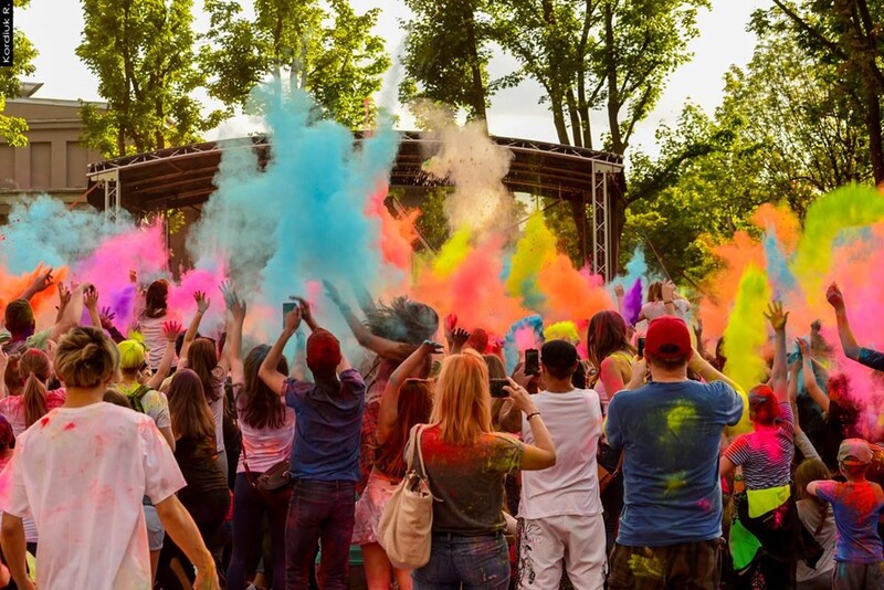 [ZMIANA DATY] Holi Święto Kolorów w najbliższy weekend w Łaziskach Górnych